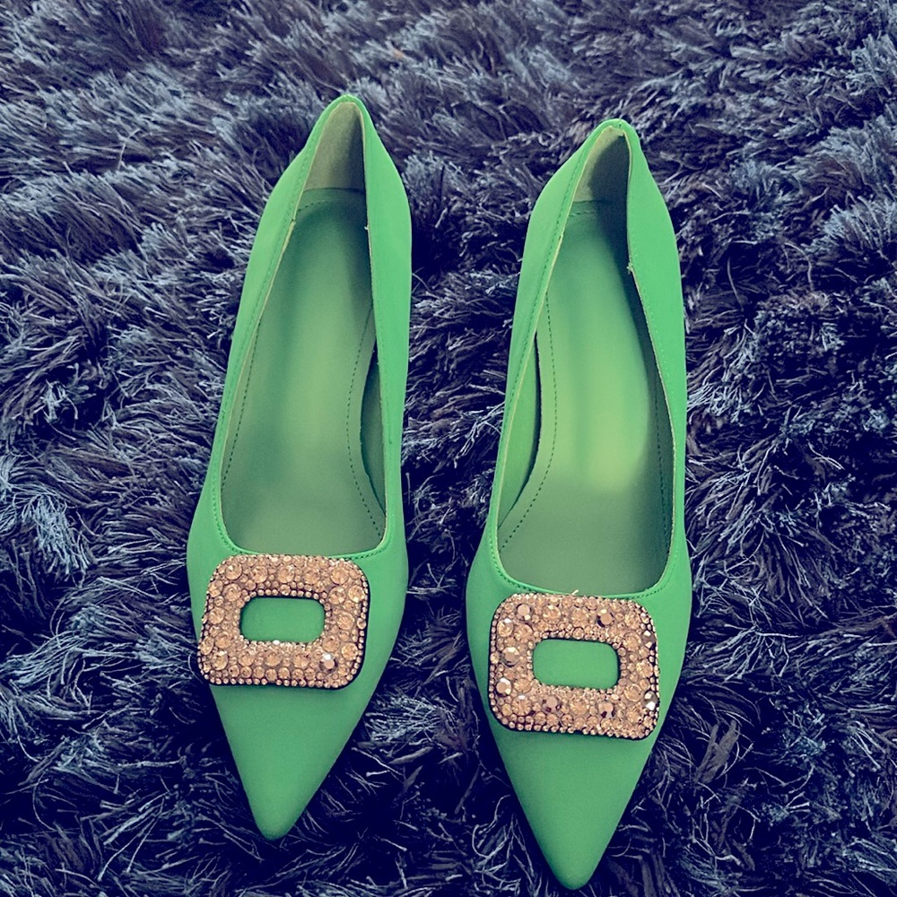 Brand new green elegant heel shoes